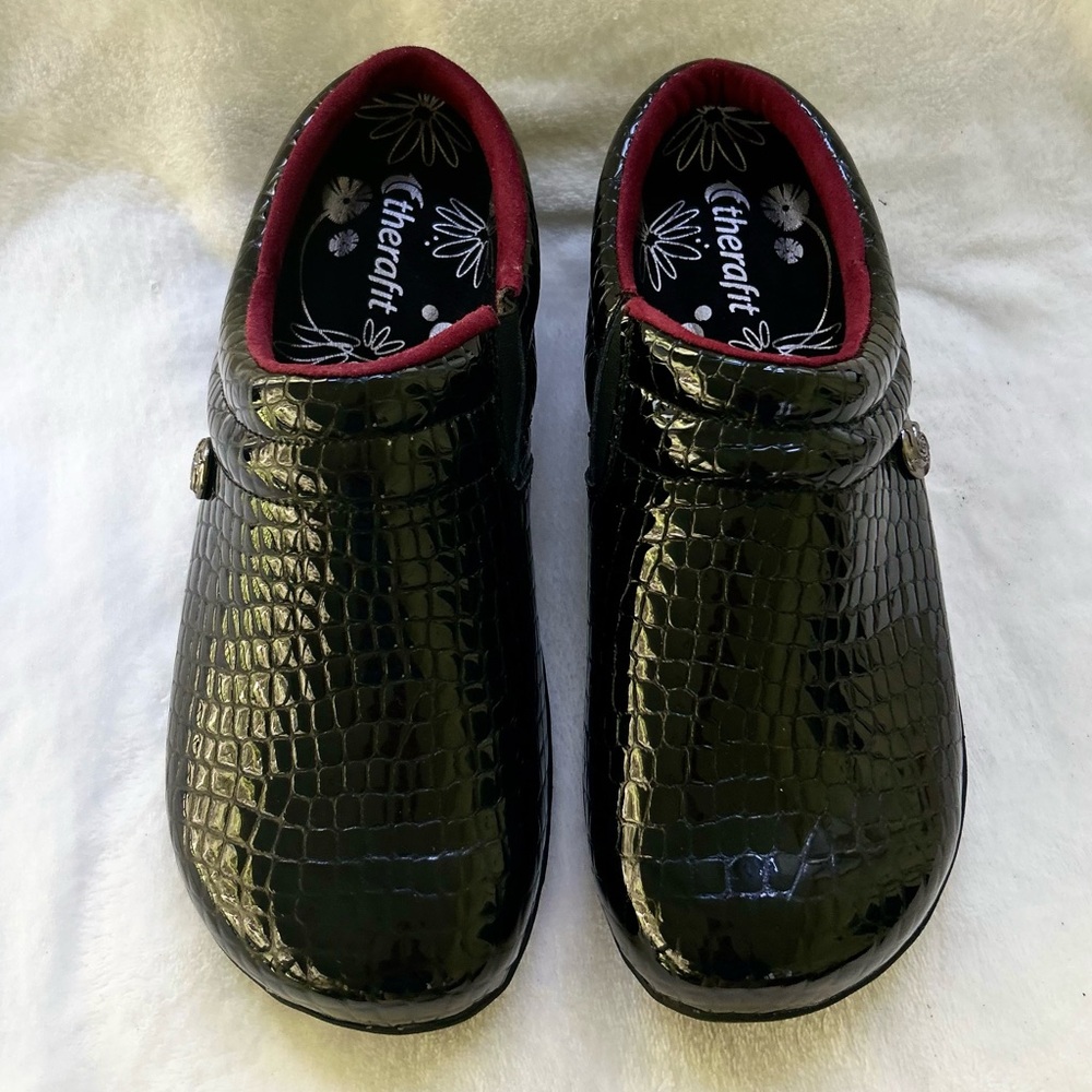 Therafit Clogs Black Size 9.5-10 Crocodile-Embossed Patent Leather Mules Womens - Picture 3 of 16